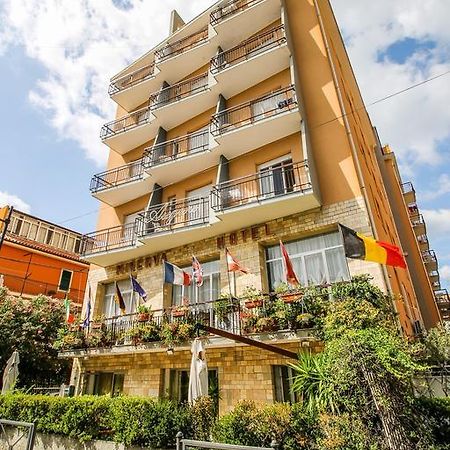 Hotel Minerva Pietra Ligure Dış mekan fotoğraf