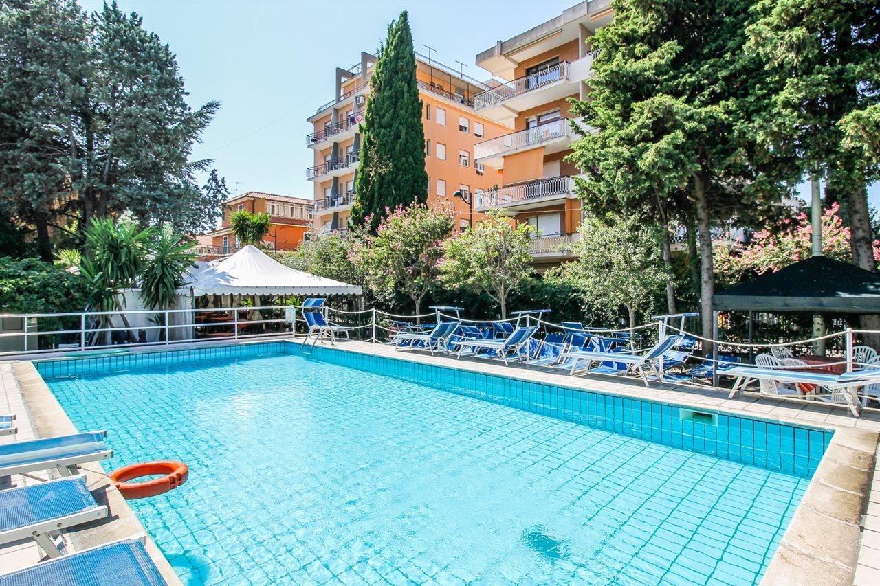 Hotel Minerva Pietra Ligure Dış mekan fotoğraf